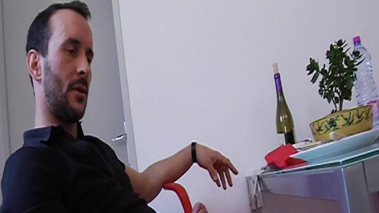 THAGSON 18+: Une MILF pulpeuse se fait fister profondément dans des bas...