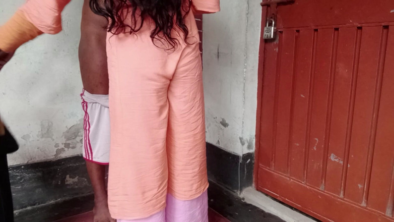 Deshi women: 18 yaşındaki çekici güzel Hintli kızla ateşli seksin yeni viral videosu
