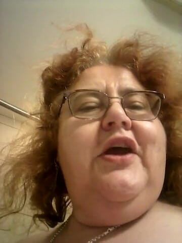 BBW nurse Vicki adventures with friends: Жиробасина раздевается в ванной