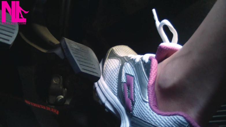 Nyllady: Conduite rapide dans des baskets Lotto