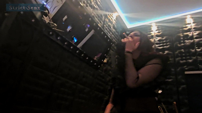 Strict Senz: Lady Zara, Mein Käfig, Menschlicher Aschenbecher, Meine Menschlichen Möbel, Mein...
