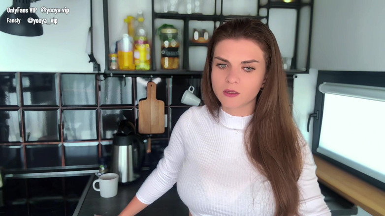 YooYa ASMR: Возбужденную мачеху застукал с 2 большими членами пасынок