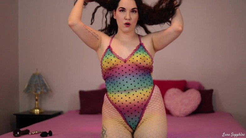 Luna Sapphire: Arahan dubur si jalang punggung dan femdom strap-on sudut pandangan...