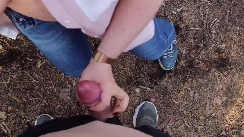 Eronordic: Olga suce la bite d'un inconnu