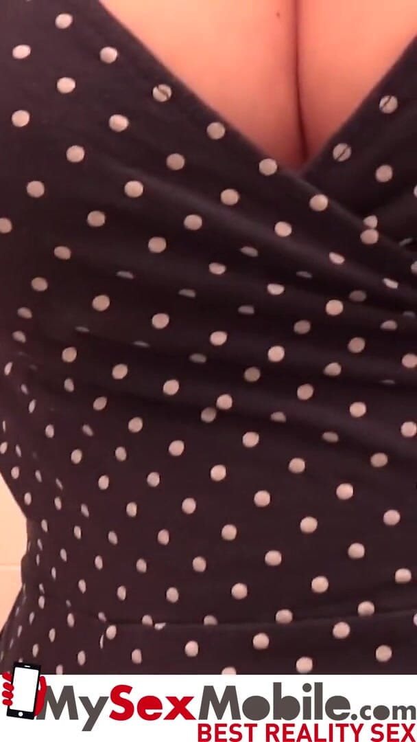 MySexMobile: Une brune filme une pipe et une sodomie dans les...
