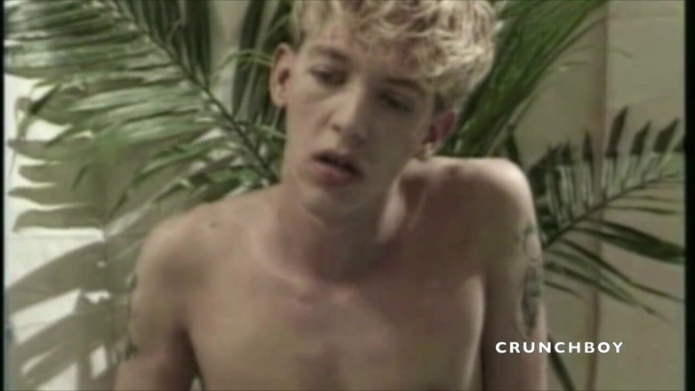 GAY VINTAGE PORN: Primeira experiência gay para esses gêmeos sensuais