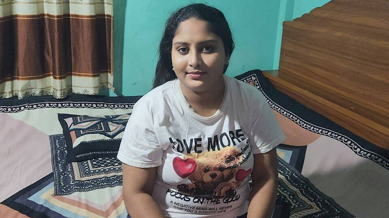 Akhi moni: Bangla ateşli teyze ve ben evde eğleniyoruz bölüm 01