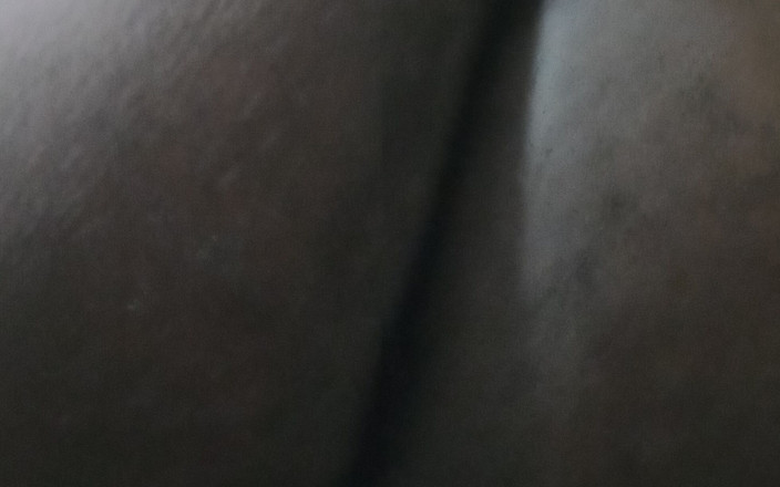 WeakenedEchelon0: 部屋でお尻ショー