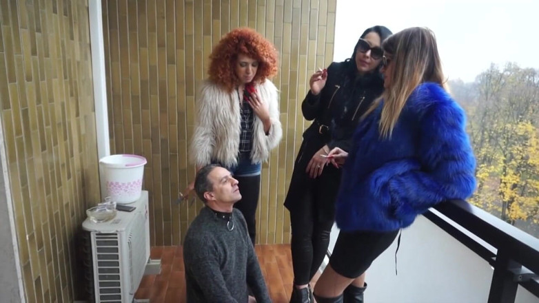 Lady Mesmeratrix Official: Tři femdom holky kouří a používají ho jako popelník