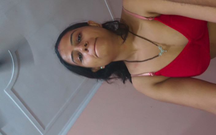 Hot Sis: Latika bhabhi se fait baiser par la grosse bite de...