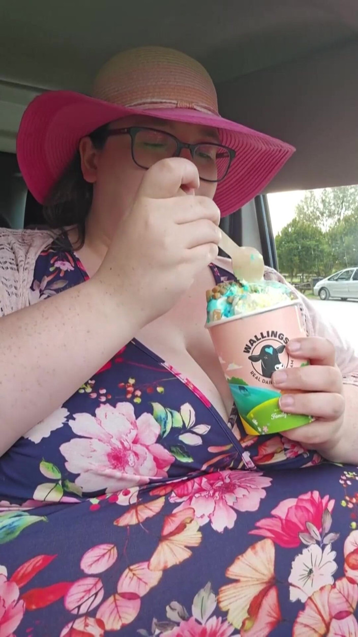 SSBBWLadyBrads: Lass uns ein bisschen eiscreme essen