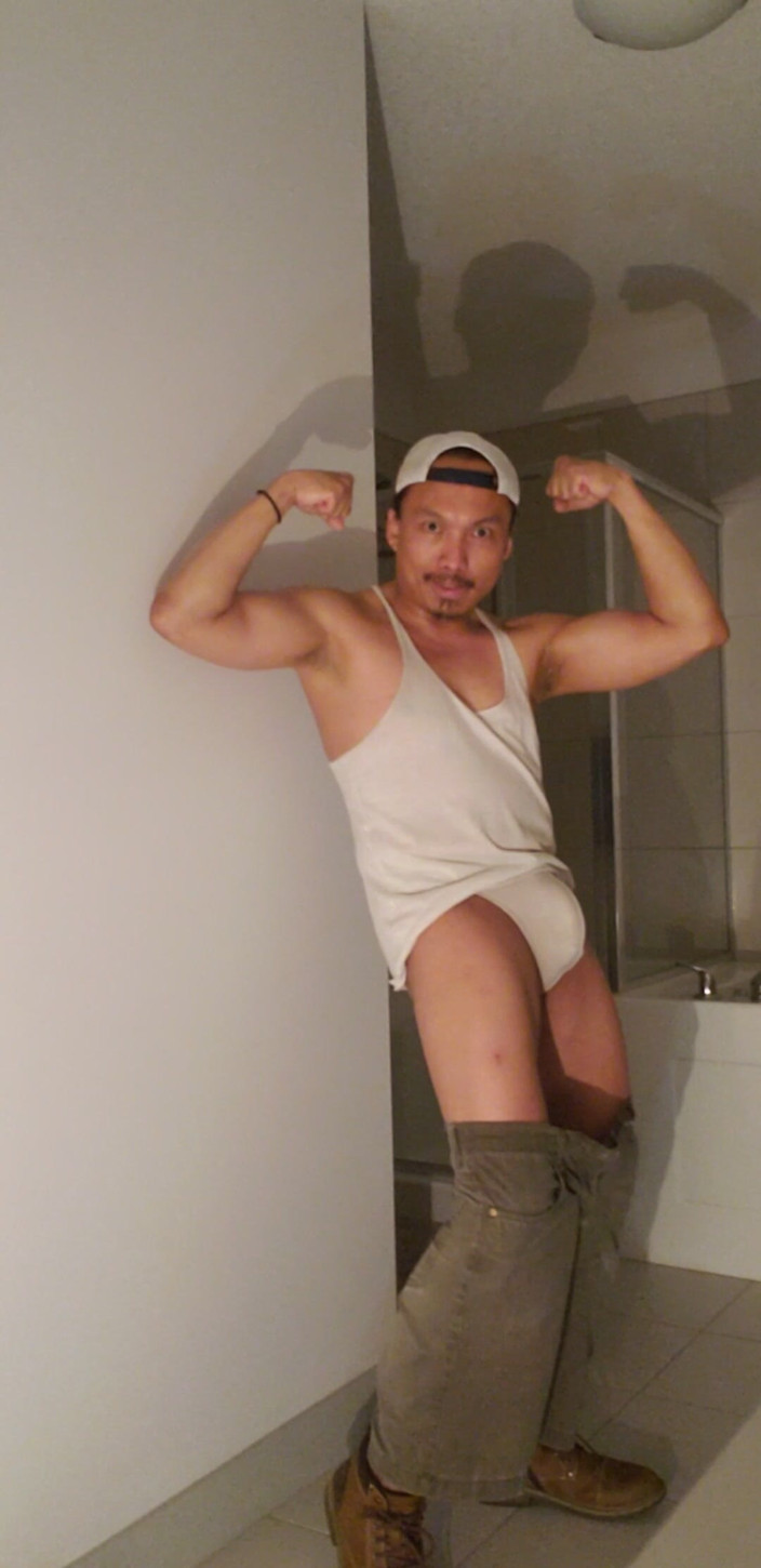 Bastian Kross: 关注我的淋浴秀！