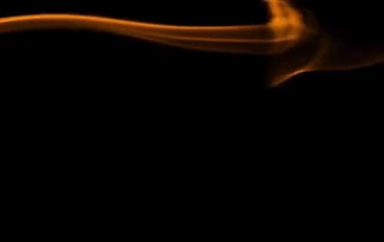 Maeling: Riesen-freundin hat ihren freund geschrumpft gefunden