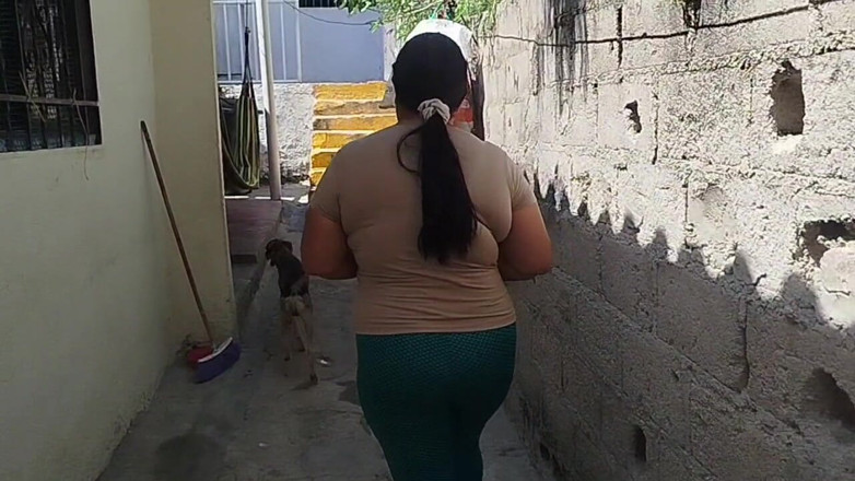 Adribella69: Aku membiarkan orang asing mengisi memekku dengan sperma sebagai balas...