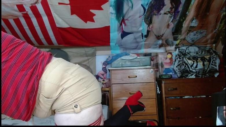 CosmicJones88: La sissy grassa domena e balla