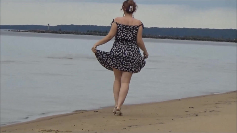 RedRoseRus: Rose rouge - gros cul sur la plage