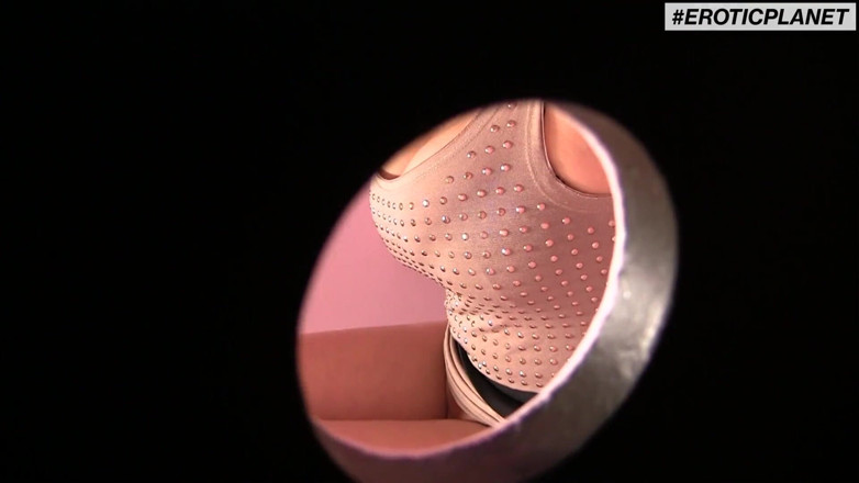 Erotic Planet X: Blondine mit dicken titten findet gloryhole
