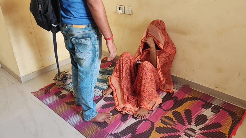 Mumbai Ashu: Hermanastro folló india hermosa hermanastra después de aplicar aceite