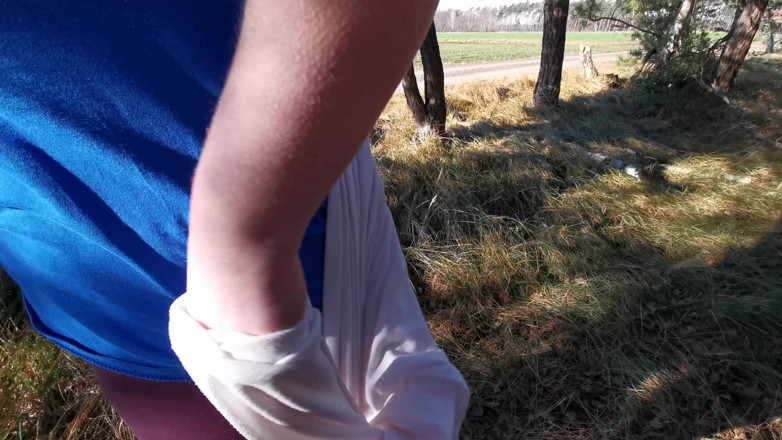 Bouncy Tits Action: Sessione di titslapping e punizione al capezzolo