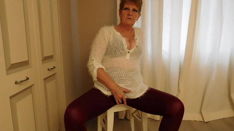 Nylon Ann: Czerwone legginsy bez krocza