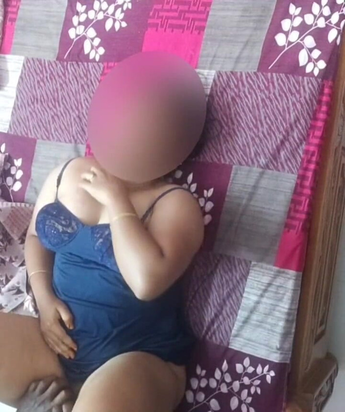 Black & white desicat: Hot Desi Boudi Duże soczyste cycki odbijając szorstki creampie sex