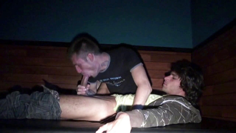 Gaybareback: Primeira experiência gay para um surfista hetero