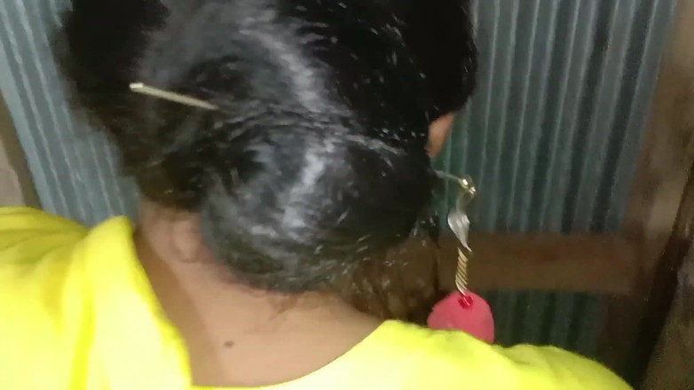 Deshi women: 和女友的厕所性爱视频