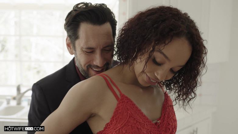 HotwifeXXX: Un mari regarde Alexis Tae réaliser ses rêves