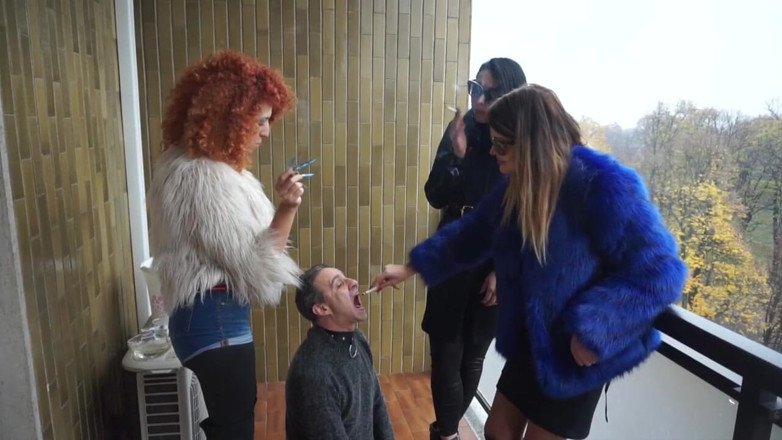 Lady Mesmeratrix Official: Trei gagici dominatoare fumează și îl folosesc ca ashtrey