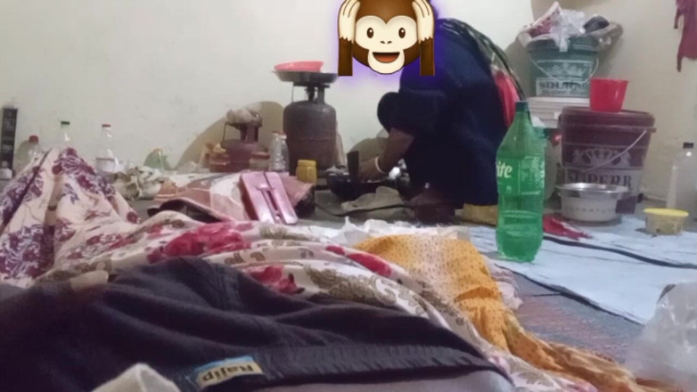 Bengaliauntykichut: Ich kochte und der Typ masturbierte hinter meinem rücken. Indischer...