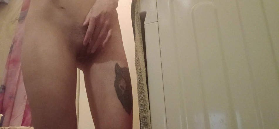 Lesbian-illusion: Zamiast robić pranie, zacząłem masturbować się w pobliżu pralki
