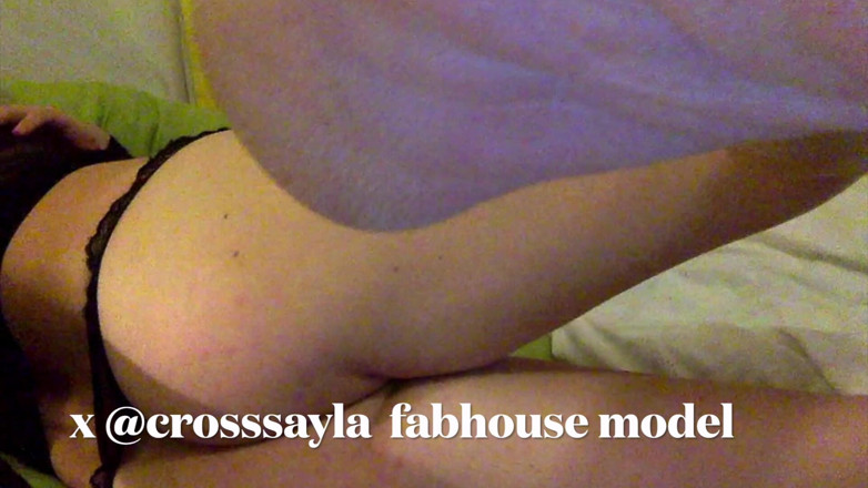 crosssayla: La modella faphouse crosssayla gioca con i giocattoli