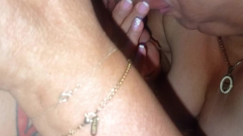 Ladyboy69: La mia matrigna succhia trans e il mio doppio succhiare