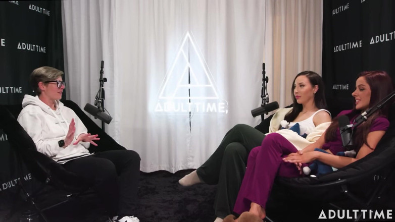 Adult Time Podcast: Podcast de stars du après une rencontre lesbienne ! | Vanna Bardot...
