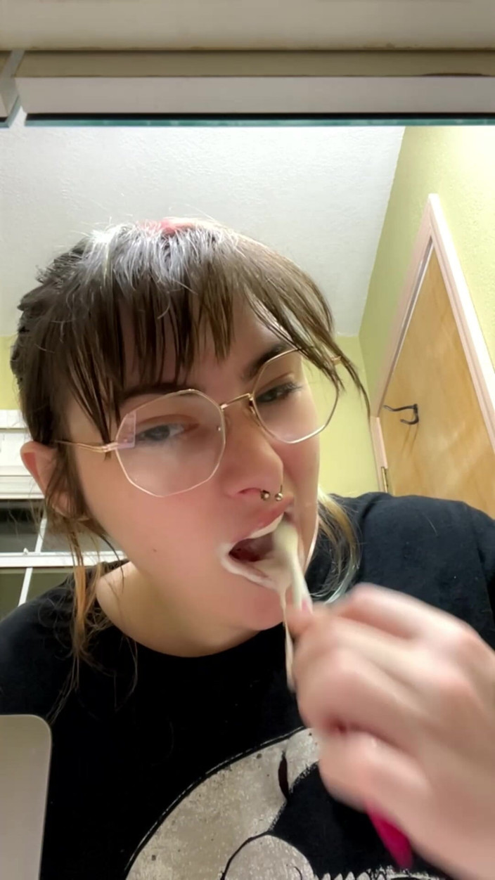Mushroombitchx: Berus gigi saya