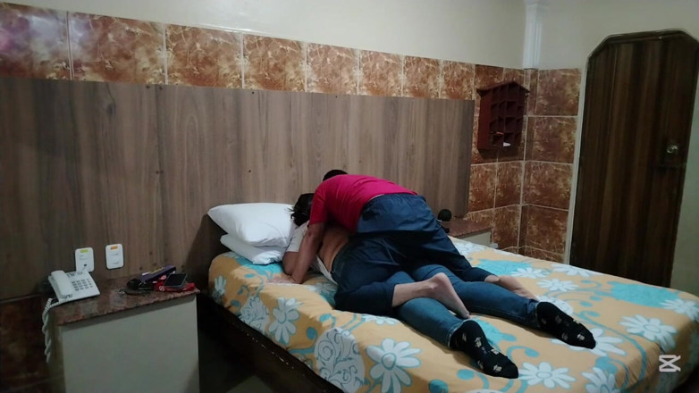 Stepmom_with_big_tits: Comme c’est délicieux de déshabiller ma belle-mère colombienne à forte poitrine...