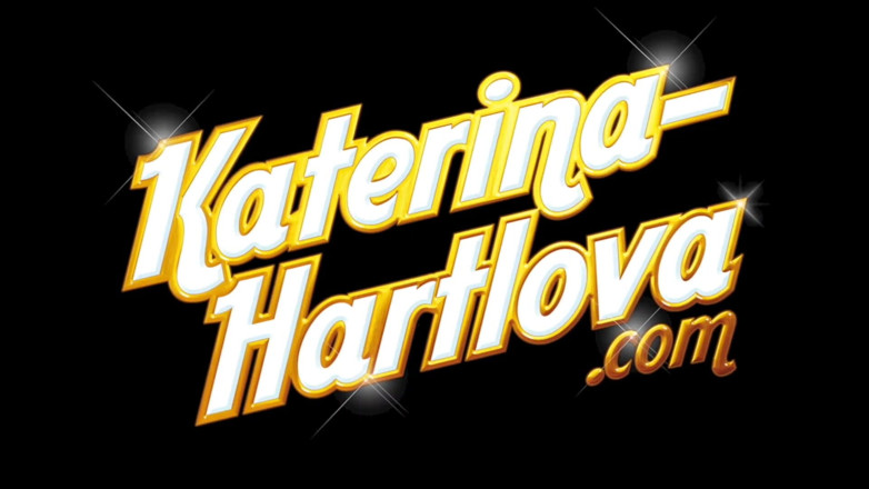 Katerina Hartlova: Peituda MILF com rabo de raposa na escada no prédio