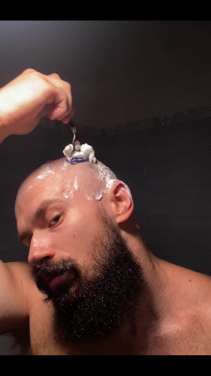 Mister Stone: Asmr-video van mij die hoofd scheer