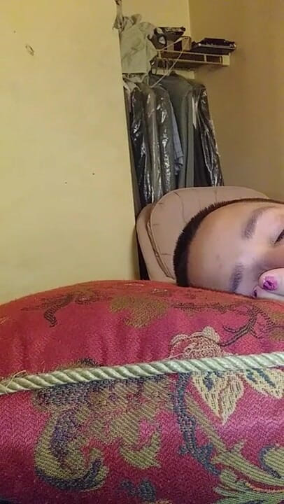 Big D: 恋物癖男人在操女朋友时闻她的脚