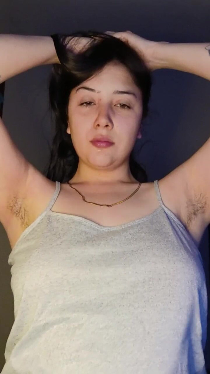 Golden domme: Lizanie pach