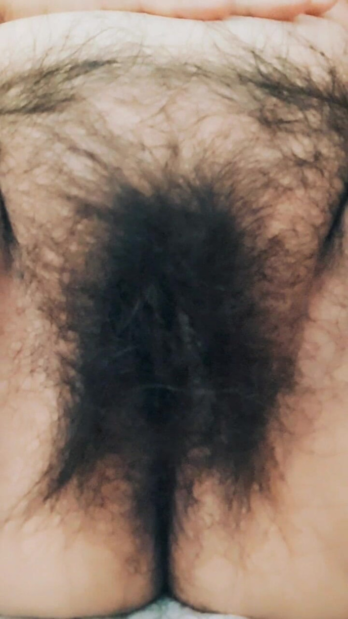 Mommy big hairy pussy: Primo piano di una figa pelosa