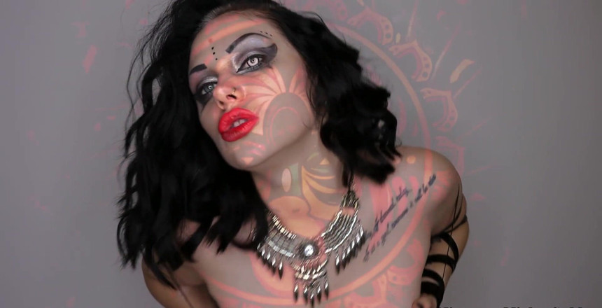 Goddess Misha Goldy: Dans cu ruj