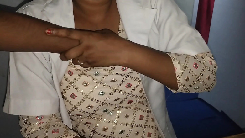Nirman: Une belle doctoresse indienne se fait baiser par un patient
