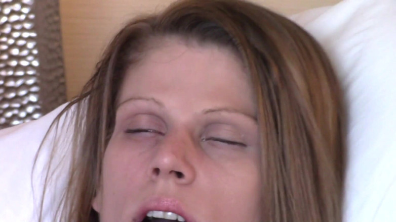 Real Amateur Sluts: Azora sinnvolle masturbation am nachmittag