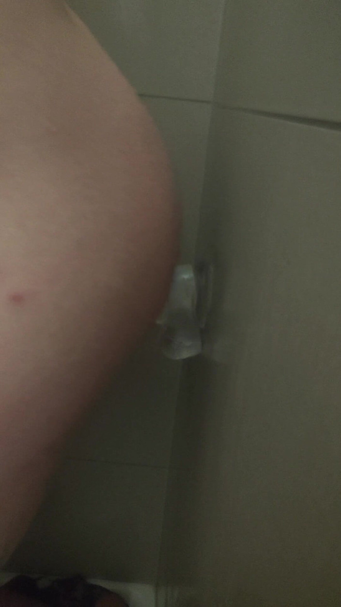 Cdubzdik: Het in de kont opnemen onder de douche