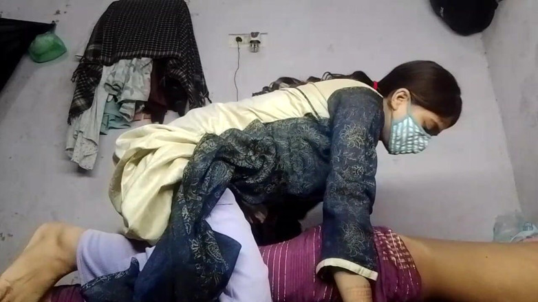 Kaambali: Une ado se fait baiser par une grosse éjaculation