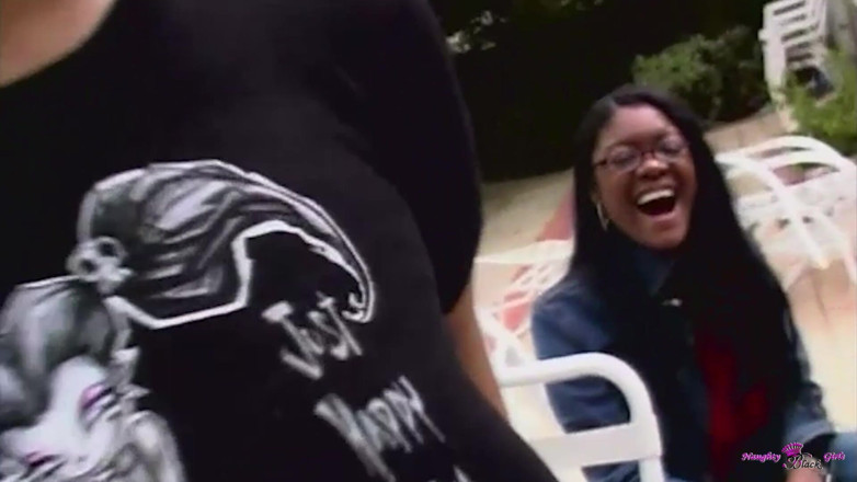 Naughty Black Girls: Dieser typ war so froh, in den mund dieses mädchens...