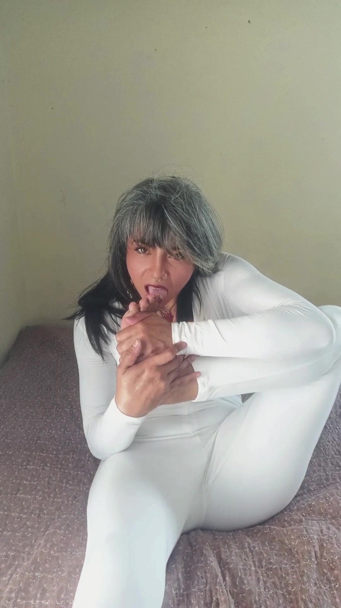 Casia Castro: Venerează-mă cum trebuie - știi că vrei să