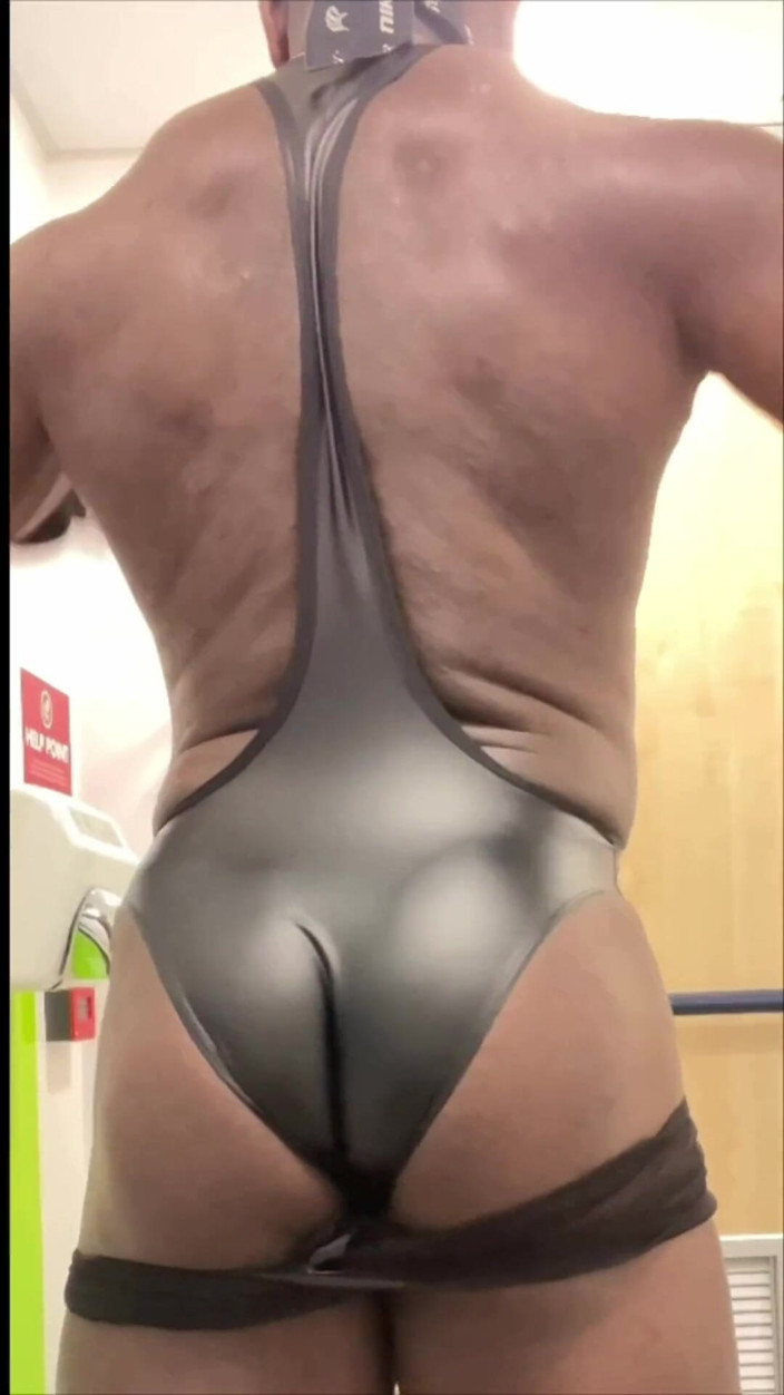XXL black muscle butt: Чорний культурист лати &amp; дупа