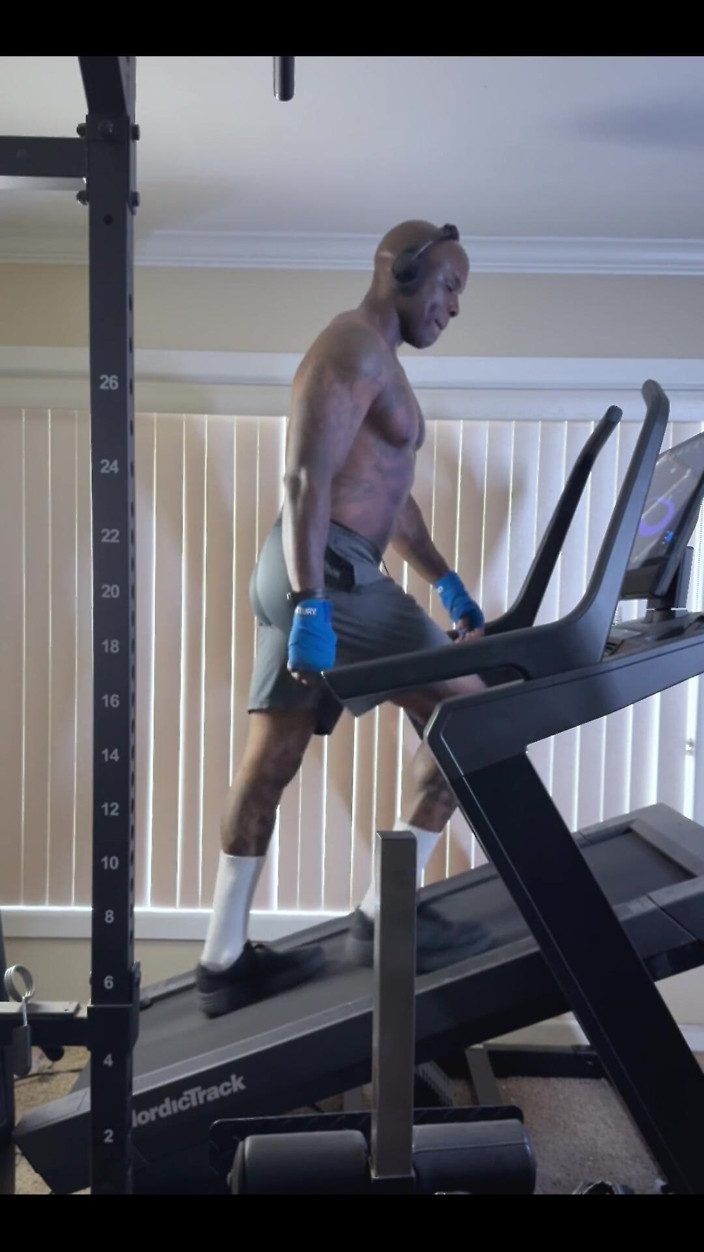 Hallelujah Johnson: Doar un jog lent